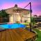 Firepit Table - Large Patio - King Bed - Cowboy Pool - 圆石城