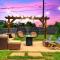 Firepit Table - Large Patio - King Bed - Cowboy Pool - 圆石城
