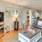 Waterfront Gem with Balcony in Garden City - ميرتل بيتش