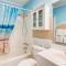 Waterfront Gem with Balcony in Garden City - ميرتل بيتش