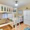 Waterfront Gem with Balcony in Garden City - ميرتل بيتش