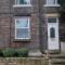 Cosy home with garden and parking, Yorkshire Fox Retreat Mirfield - Mirfield