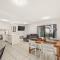 Central South Brisbane Stay with Pool Access