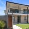 Mid Coast Surf & Vines By Wine Coast Holidays