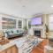 5BR Home with Backyard - Perfect for Family and Work Crews - بيفيرتون