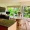 Lake Daylesford Villa2 Lake frontage pet friendly