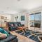 Waters Edge Apartment with Jetty Waters Edge Apartment with Jetty