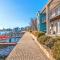 Waters Edge Apartment with Jetty Waters Edge Apartment with Jetty