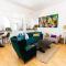 Colourful Spacious Central 3BDR Balcony AC Parking