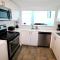 Castle M16 Oceanview Loft with Beach access, Pool, Tennis and Free Parking!