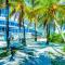 Castle B17 Contemporary Condo with Pool, Beach Access and Free Parking
