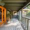 Charming Lakefront Log Cabin - Fall City