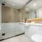 Luxe 67th Floor 2BR with Ocean View, Pool, Spa and Gym