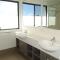 Central Perth city penthouse apt in Northbridge