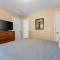Cozy Top Floor 2BR Condo with View and Amenities!!