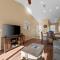 Cozy Top Floor 2BR Condo with View and Amenities!!