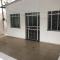 Casa com 3 quartos e varanda