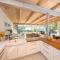 Luxurious villa with the best facilities at the foot of the Constantia Valley - Doordrift