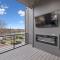 Stylish Multi-Level Retreat Rooftop & Pool Table - ناشفيل