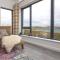 Modern and Dog Friendly Holiday Home with Sea Loch Views - Breaclete