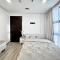 Homes 2 Retreat - Elegant 2BR with Balcony & Modern Touch in JVC - 迪拜