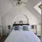 Beautiful apartment with private pool near Tenby