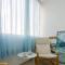 Large Veranda 2BR Walk to Beach