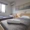 Large Veranda 2BR Walk to Beach