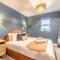 Escape in Style to Windsor with Free Parking - By Tempstay