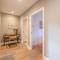 Garden Flat - 2 Bed 2 Bath - Allocated Parking - By Tempstay