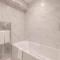 Garden Flat - 2 Bed 2 Bath - Allocated Parking - By Tempstay