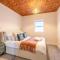 Garden Flat - 2 Bed 2 Bath - Allocated Parking - By Tempstay