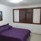 Casa Condomínio com 04 quartos, 200 metros da Praia de Manguinhos - 布希奥斯