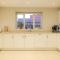 Bicester Villa - 6 Bed - Sleeps 14