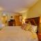 Condo with Hot Tub Access - Quick Bus Trip to Ski! - فيل