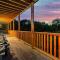Amazing 16 bedroom Sleeps 40 plus with two units side by side - سيفيرفيل