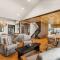 Lakefront Mtn Modern - on Payette Lake, amazing views, private beach, dock, game room - Мак-Колл