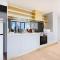 Elegant 1B apt Central Melbourne w unreal view #2 PA44