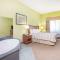 Days Inn & Suites by Wyndham Swainsboro