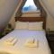 Coastal Chalet - Sleeps 6 - Pool - Parking
