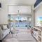 Seabreeze Oasis Lakefront Home has 2 ensuites and heated pool - كيب كورال