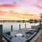 Seabreeze Oasis Lakefront Home has 2 ensuites and heated pool - كيب كورال