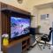 BayFront 1BR with Fast Wifi, Netflix & Free Pool, Near PICC, CPP, MOA, OKADA & Airport - 马尼拉