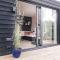 Ultiem ontspannen in luxe en design ingericht Tiny house Onyx in bosrijke omgeving Ultiem ontspannen in luxe en design ingericht Tiny house Onyx in bosrijke omgeving