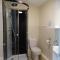 La Petite Grange gîte climatisé plain-pied 3 chambres 5 personnes 2 toilettes, parking, WIFI, piscine dété chauffée à partager, Animaux acceptés Gîte en pleine nature