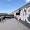 Sleek Multi-Level Stay Rooftop Views & Pool Table - Нэшвилл