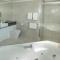 Waters Edge Apartment Cairns