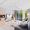 Coastline Escape Renovated Unit - Great Location - Quiet Area - Parking Included