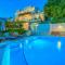 5 bedroom family villa in Makarska, heated pool and jacuzzi
