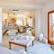 The Charming Waterfront Retreat, with a swimming pool & direct access to the sea, ideal for large families, or a group of friends - 奥齐亚斯